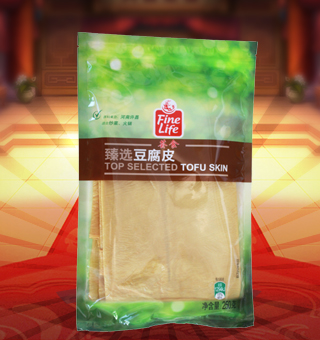 荟食(FINE LIFE)臻选豆腐皮产自河南许昌250g每袋，豆腐皮是中国传统豆制品将新鲜大豆浸泡后，磨浆，滤去豆腐渣，这时的产品就是豆浆，然后煮豆浆，在其表面会凝固的一层高蛋白质含量的薄膜（皮），这层皮就是腐皮。用工具挑起薄膜后挂起，最先挑起的一层皮以片状鲜吃或晒干，称为腐皮，口感最滑