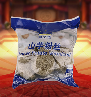 厨之选山芋粉丝产自山东烟台1.5kg每袋，精选优质绿豆淀粉等为原料，融合水精制而成，品质优良，天然上等，营养丰富。入口顺滑，口齿留香，产品选料考究，口味纯正，美味又健康，品质优质，值得信赖。塑料质地包装，粉丝分明可见，食用简单方便，是厨房常备品的上佳选择。