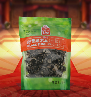 荟食(FINE LIFE)一级缎背黑木耳产自吉林省吉林市150g每袋，精选新鲜食用木耳，从采摘、加工、包装都经过严格的食用消毒检验，卫生安全，放心食用。口感香脆富有弹性，食用价值高，可用来配菜、凉拌、搭配煲汤、小炒等，多种吃法，多种营养选择。采用透明的塑料包装，大气美观，新鲜清晰可见，方便消费者们的选购，质量保证，放心购买。