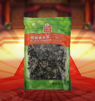 荟食(FINE LIFE)一级缎背黑木耳产自吉林省吉林市250g每袋，精选新鲜食用木耳，从采摘、加工、包装都经过严格的食用消毒检验，卫生安全，放心食用。口感香脆富有弹性，食用价值高，可用来配菜、凉拌、搭配煲汤、小炒等，多种吃法，多种营养选择。采用透明的塑料包装，大气美观，新鲜清晰可见，方便消费者们的选购，质量保证，放心购买。