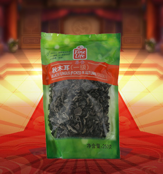 荟食(FINE LIFE)一级秋木耳产自吉林省吉林市250g每袋，精选新鲜食用木耳，从采摘、加工、包装都经过严格的食用消毒检验，卫生安全，放心食用。口感香脆富有弹性，食用价值高，可用来配菜、凉拌、搭配煲汤、小炒等，多种吃法，多种营养选择。采用透明的塑料包装，大气美观，新鲜清晰可见，方便消费者们的选购，质量保证，放心购买。