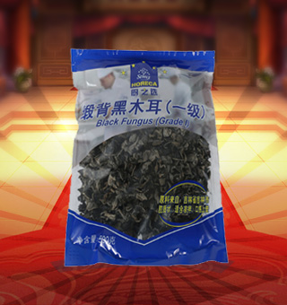 厨之选HS一级缎背黑木耳产自吉林省吉林市500g每袋，精选优质片状银耳经过领先工艺烘干而成，卫生安全，色泽乳白色，半透明，柔软有弹性。可直接与肉丝爆炒、与枸杞、红枣煲汤，或作为佐料，荤素皆宜，食法多样，是一道美味食材。采用透明的塑料包装，大气美观，新鲜清晰可见，方便消费者们的选购，质量保证，放心购买。