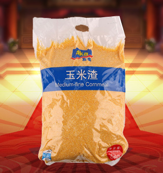 宜客(AKA)玉米渣产自辽宁朝阳5kg每袋，本产品精选优质玉米为主要原料，经过严谨加工工艺精制而成。适用于煮制米粥、米饭，或大米、小米等其它粮食按比例放入制做各种米粥、米饭，也可用于做发糕、窝头等食品。本品内含有蛋白质、能量、碳水化合物、钠等营养成分，营养价值丰富。