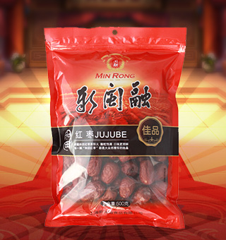 新闽融品珍阁和田佳品红枣产自新疆和田500g每袋，和田红枣是产自新疆和田地区的红枣，又名“和田大枣” 和田红枣以其个大、皮薄、核小、肉厚、颜色好、干而不皱出名。