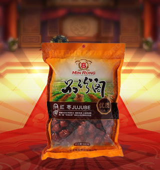 新闽融品珍阁优质红枣产自新疆和田500g每袋，红枣是一种营养佳品，被誉为“百果之王”。红枣含有丰富的维生素A、B、C等人体必须的多种维生素和18种氨基酸、矿物质 
