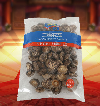宜客(AKA)三级花菇产自河南驻马店250g每袋，精选优质花菇，经先进工艺加工而成，其味清香可口，质地细腻，是一种风味独特的食用菌。将本品用清水洗净浸泡后，可直接与肉丝爆炒、排骨煲汤，或作为佐料，荤素皆宜本产品采用的是袋装的包装方式，包装较轻，让您携带起来更加的方便自如。