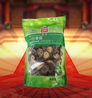 荟食(FINE LIFE)一级香菇产自浙江丽水250g每袋，香菇又称香蕈、冬菇，它味道鲜美，香气沁人，素有“植物皇后”之誉，是家庭、宴席之美味佳肴。将本品用清水洗净浸泡后，可直接与肉丝爆炒、排骨煲汤，或作为佐料，荤素皆宜。采用透明的袋式包装，香菇色泽清晰可见，方便消费者们的选购，质量有保证，可放心购买。