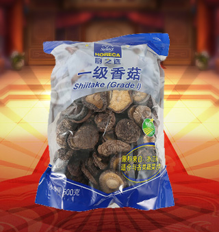 厨之选(HORECA SELECT)一级香菇产自浙江丽水500g每袋，香菇又称香蕈、冬菇，它味道鲜美，香气沁人，素有“植物皇后”之誉，是家庭、宴席之美味佳肴。将本品用清水洗净浸泡后，可直接与肉丝爆炒、排骨煲汤，或作为佐料，荤素皆宜。采用透明的袋式包装，香菇色泽清晰可见，方便消费者们的选购，质量有保证，可放心购买。
