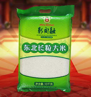 新闽融东北长粒大米产自黑龙江五常10kg每袋，东北长粒大米产自于中国东北黑龙江寒地黑土，其充足的光照、丰沛的降水，孕育了长粒香米与众不同的特点：米粒修长，颗粒饱满均匀，清白透亮，含有人体所需微量元素，营养价值极其丰富；其口感润滑，堪称米中之佳品。