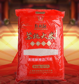 新闽融苏北大米产自江苏泰州10kg每袋，苏北大米的生长周期长、日照充足、淀粉含量高。所产大米具有米粒饱满，晶莹剔透，香纯绵甜，营养丰富，口感独特，经济实惠的特点。