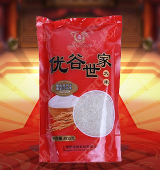 新闽融优谷世家五常大米产自黑龙江五常500g每袋，五常大米颗粒均匀，颜色清白，半透明，有光泽，无杂色。做成米饭后，饭粒晶莹，透明发亮。其特色空碗不挂粒、剩饭不回生，就是大米营养价值高、微量元素适中的表现。