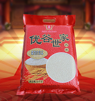 新闽融优谷世家五常大米产自黑龙江五常5kg每袋，五常稻花香大米其品质可谓上乘，米粒均匀，色泽光亮，醇厚绵长，芳香四溢。成饭食味清淡略甜，绵软略粘，芳香爽口，饭粒表面油光艳丽， 剩饭不回生，是百姓餐桌上的首选，是日常生活中做米饭的佳品。