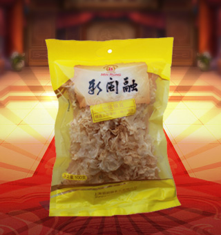 新闽融一级银耳产自浙江丽水100g每袋，银耳味甘、淡、性平、无毒，既有补脾开胃的功效，又有益气清肠、滋阴润肺的作用。既能增强人体免疫力，又可增强肿瘤患者对放、化疗的耐受力。银耳富有天然植物性胶质，外加其具有滋阴的作用，是可以长期服用的良好润肤食品。